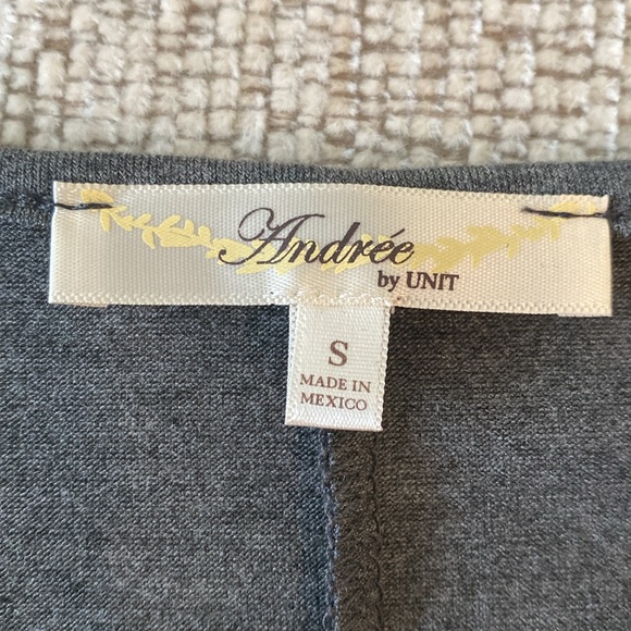 Andree by Unit charcoal grey, v-neck shirt with ties. - Picture 4 of 5